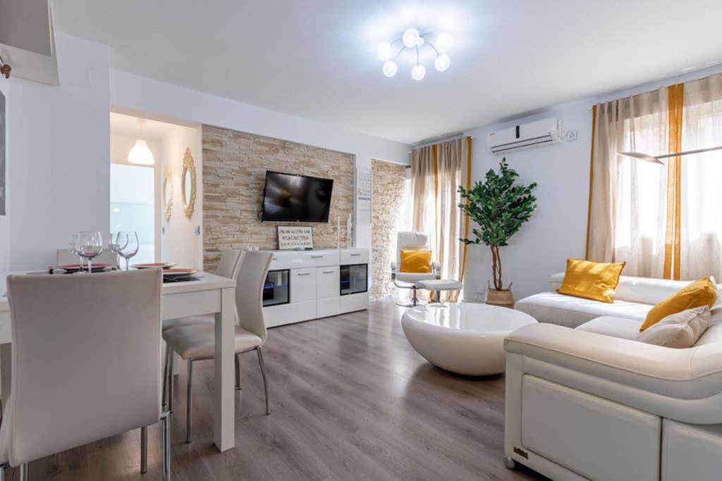 Appartamento Triana Maestro Deluxe Siviglia Esterno foto